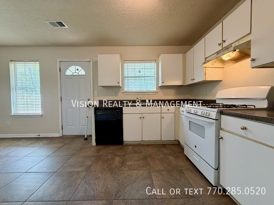 Lovely 3BD/2.5 BA In Lithonia property image