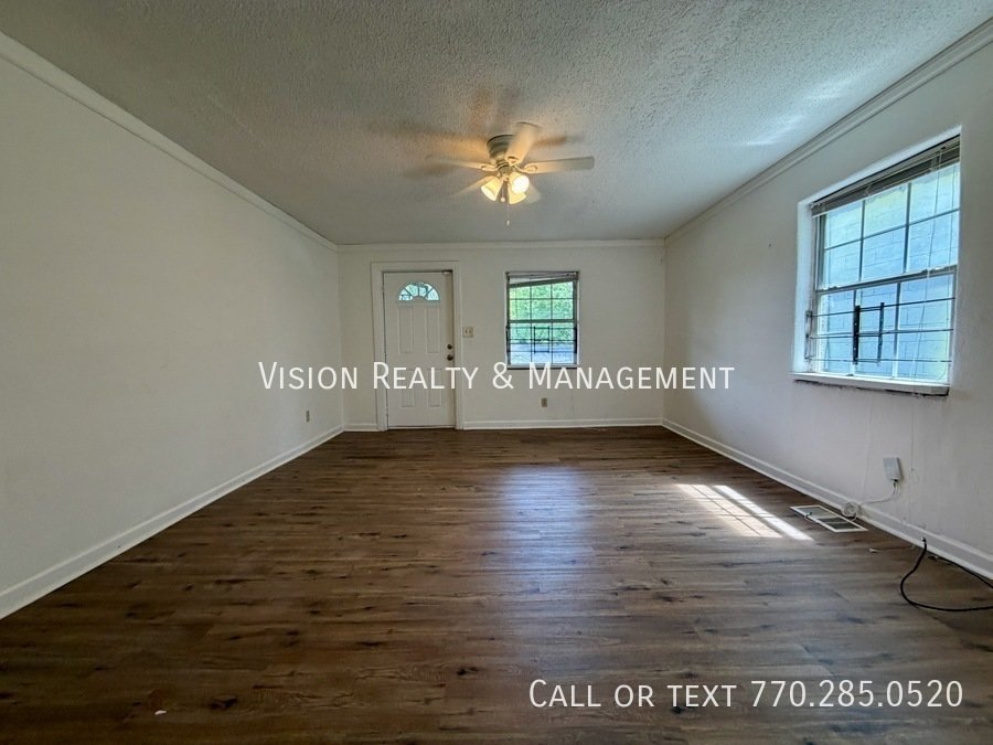 1070 Ollie Cir property image
