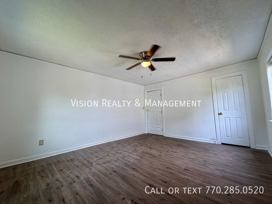 1070 Ollie Cir property image